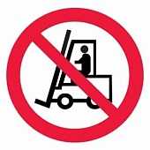P07 Запрещается движение средств напольного транспорта Запрещающие знаки фото, изображение